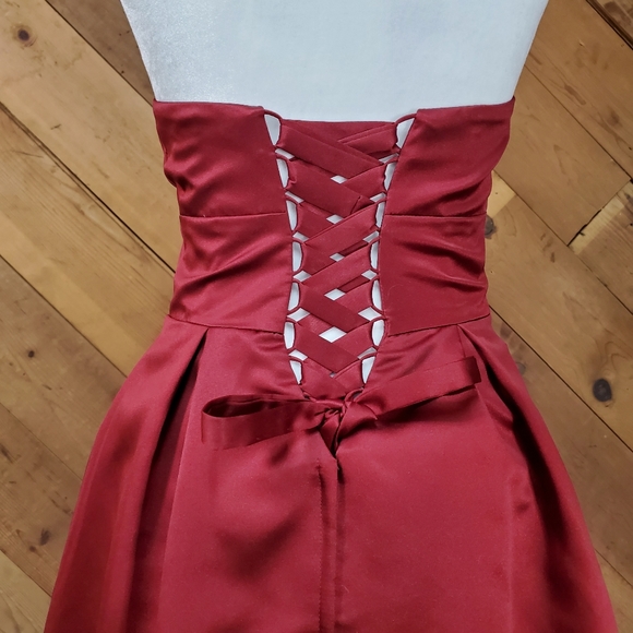 Da Vinci Red Satin Lace-Up Dress with Pockets - Picture 4 of 15